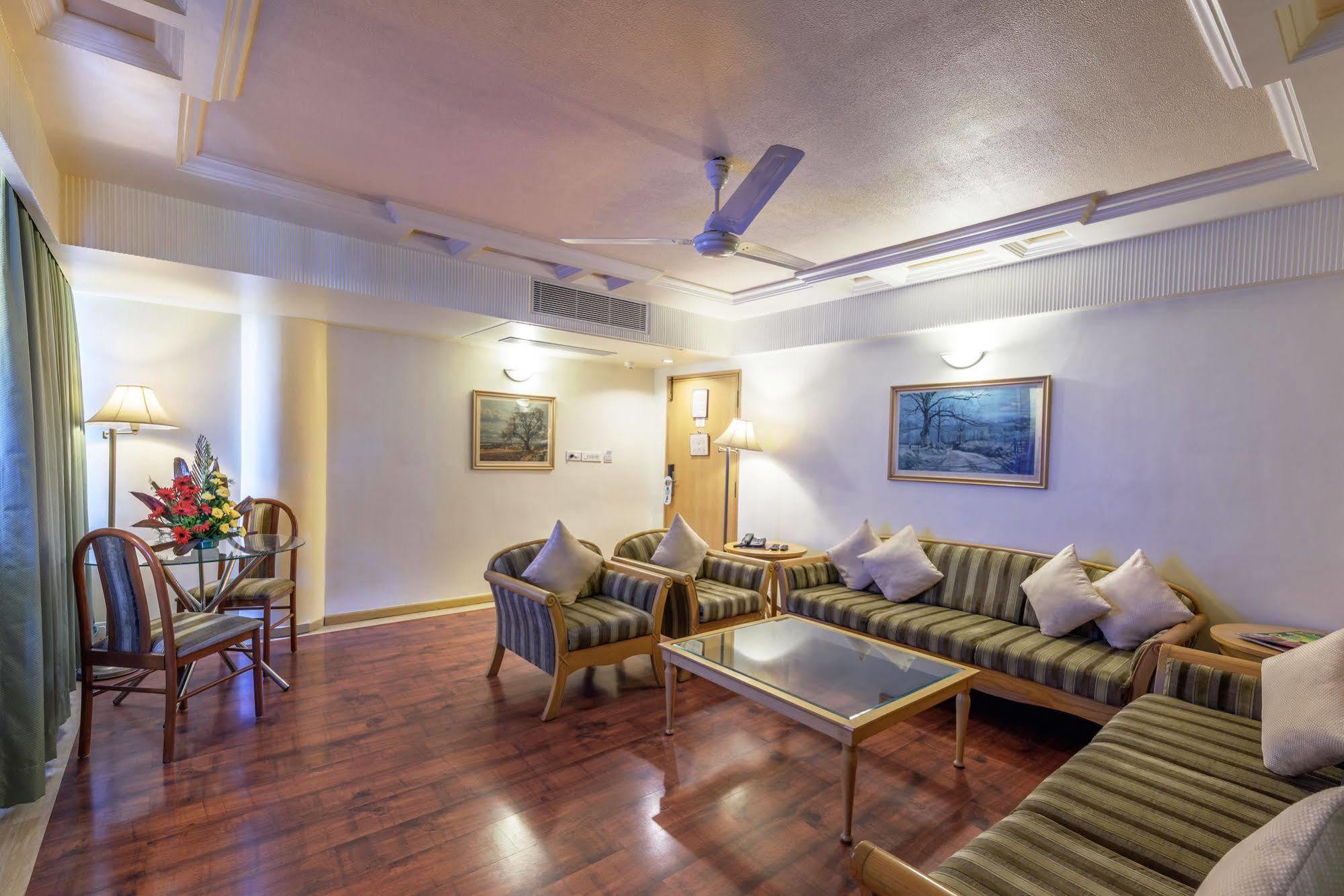 Comfort Inn President Near Ahmedabad Junction Station Ngoại thất bức ảnh