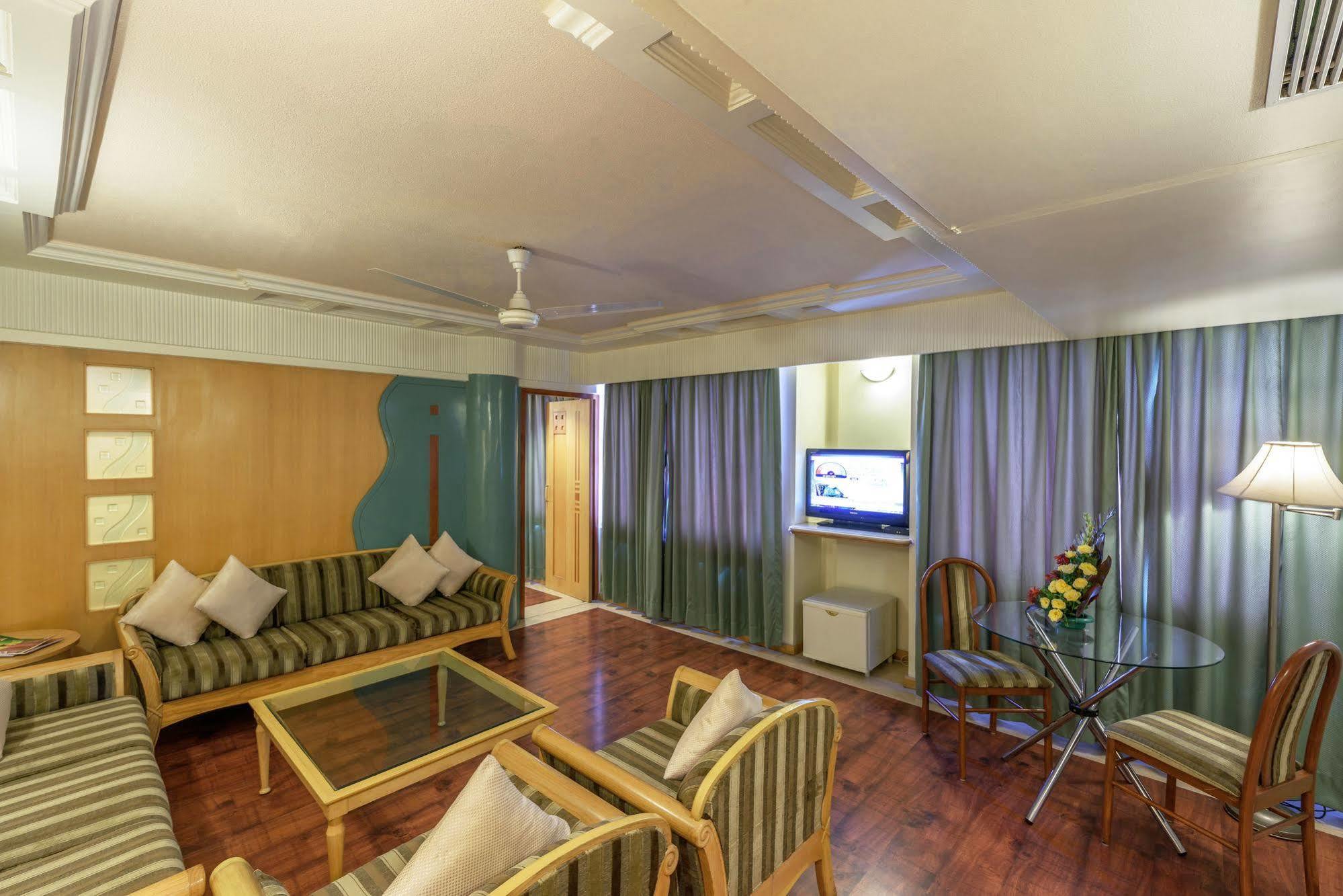 Comfort Inn President Near Ahmedabad Junction Station Ngoại thất bức ảnh